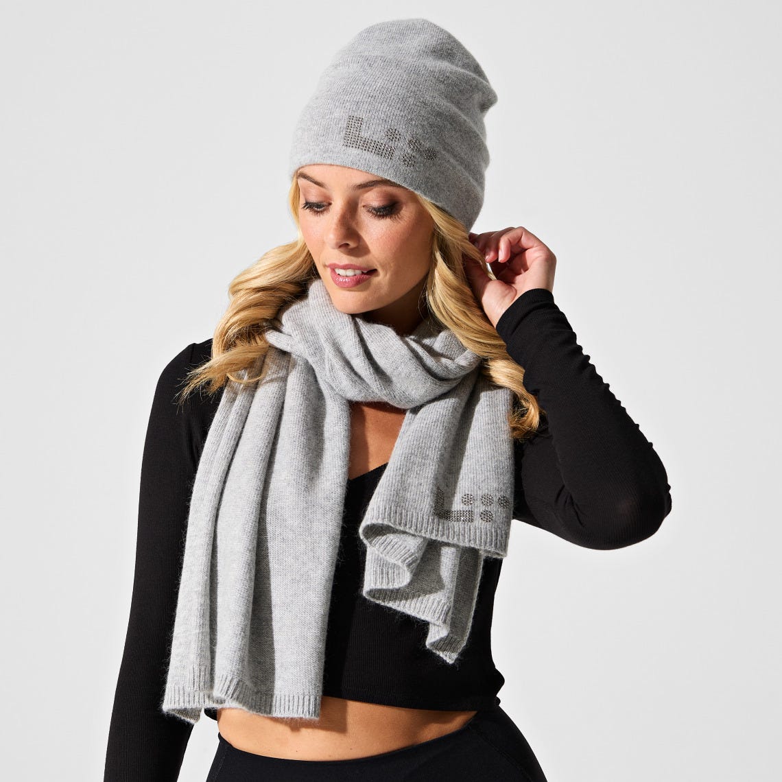 apin24804848-ecomm-stocking-cap-scarf-gray-f-01-1140x1140-sku14214-15782