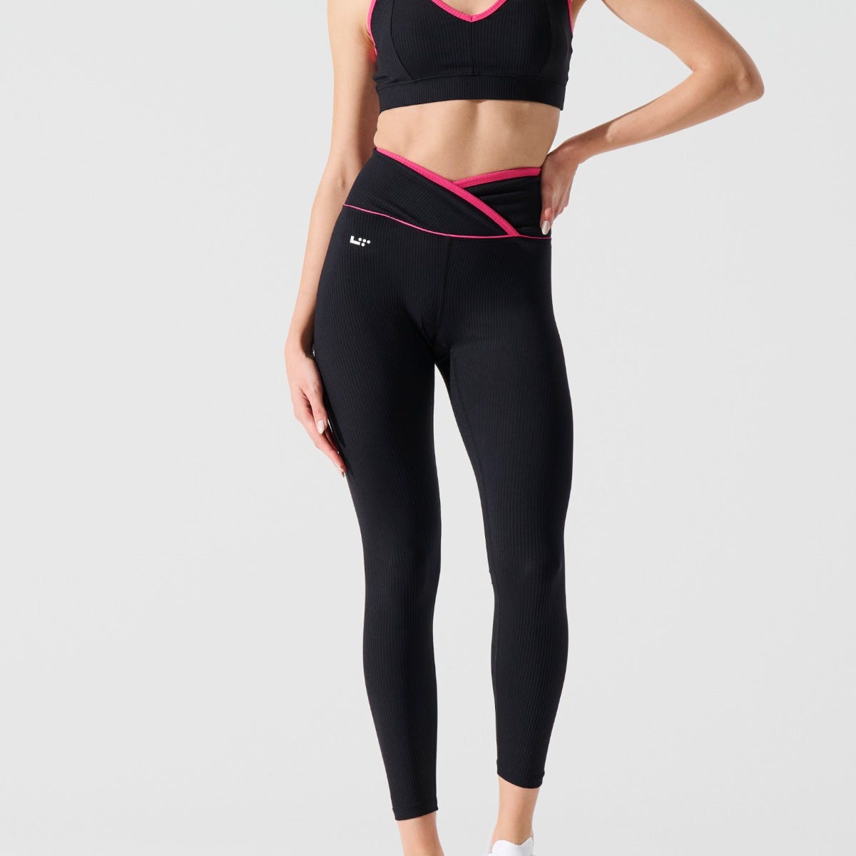 apin25879902-ecomm-valentinesday-sportsbra-legging-black-f-09-3x-1140x1140-1