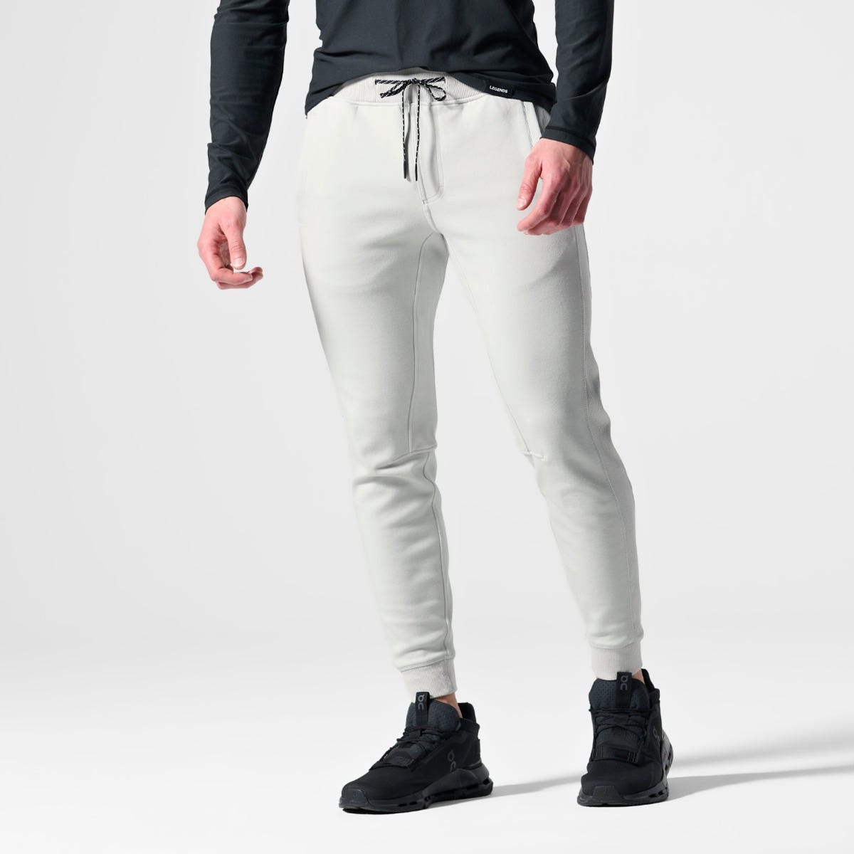 apin25881002-ecomm-q1-apparel-2025-q1-longsleeve-black-joggers-gray-m-01-3-1140x1140-3x