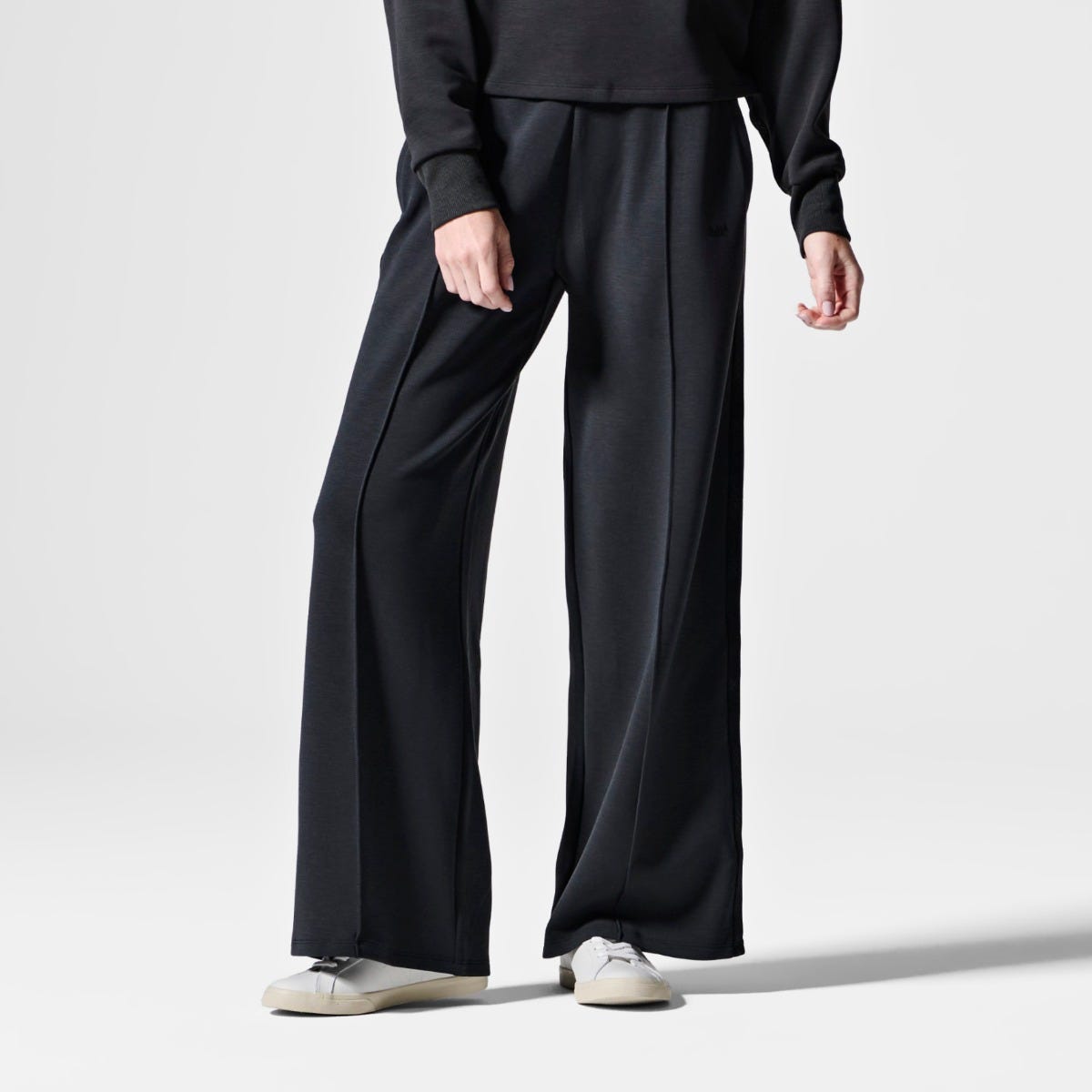 apin25888752-ecomm-q3-sweat-suit-black-f-01-2-