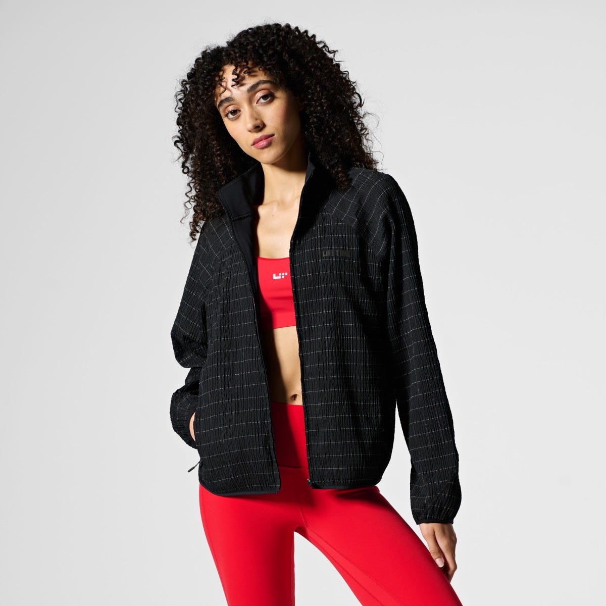apin25888753-ecomm-2025-q4-sportsbra-leggings-red-jacket-black-f-01-1-3x-1140x1140-1