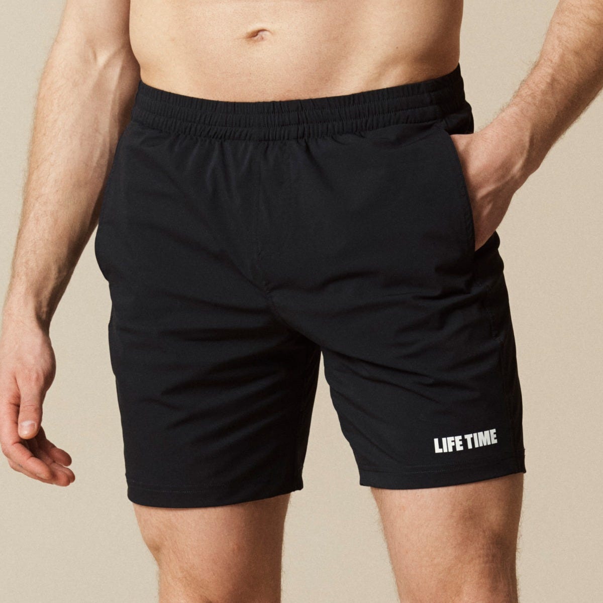 apin261081534-core-2026-short-black-m-01-3x-1140x1140-1