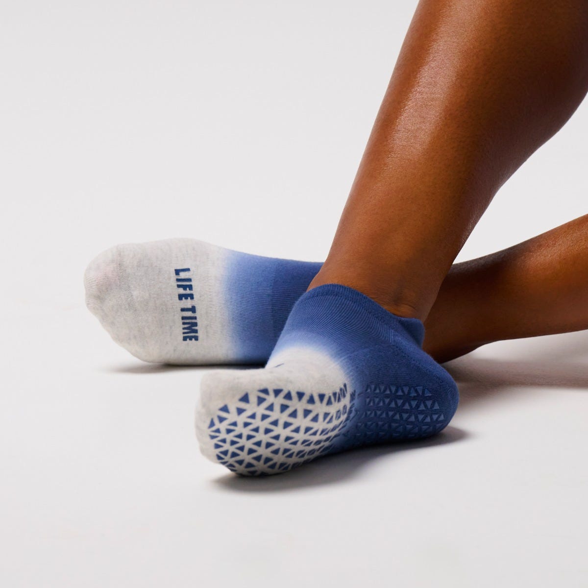 apin261154350-ecomm-2026-q1-apparel-socks-blue-f-01-3x-1140x1140-1